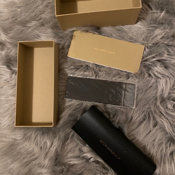 Brand New beautiful Burberry Sunglasses - Picture 8 of 10